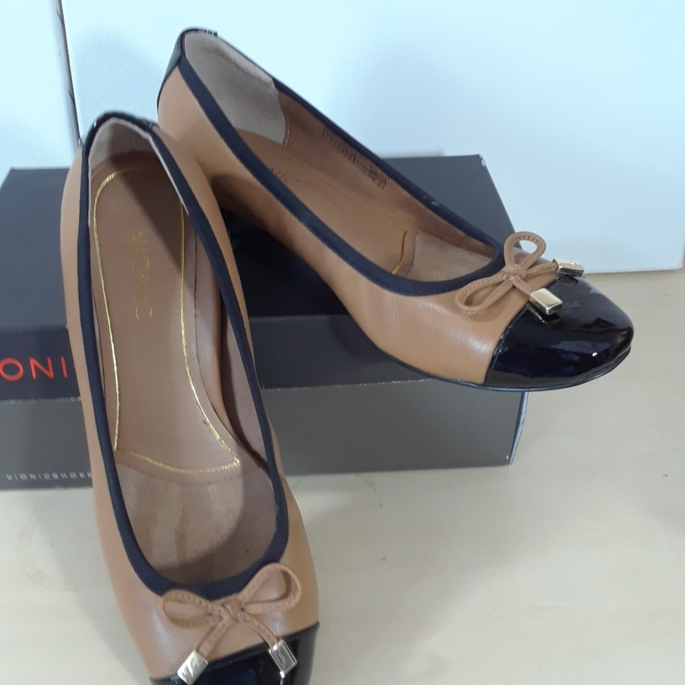 Vionic Tan and Black Cap-Toe Ballet Flats - Picture 8 of 8
